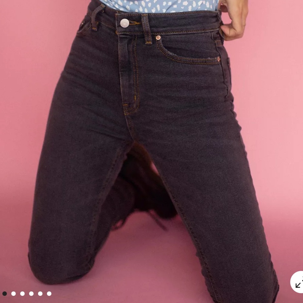 BDG Girlfriend High-Waisted Longline Jean Size 27